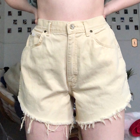 chic Pants - Chic • Vintage High Rise Yellow Distressed Shorts